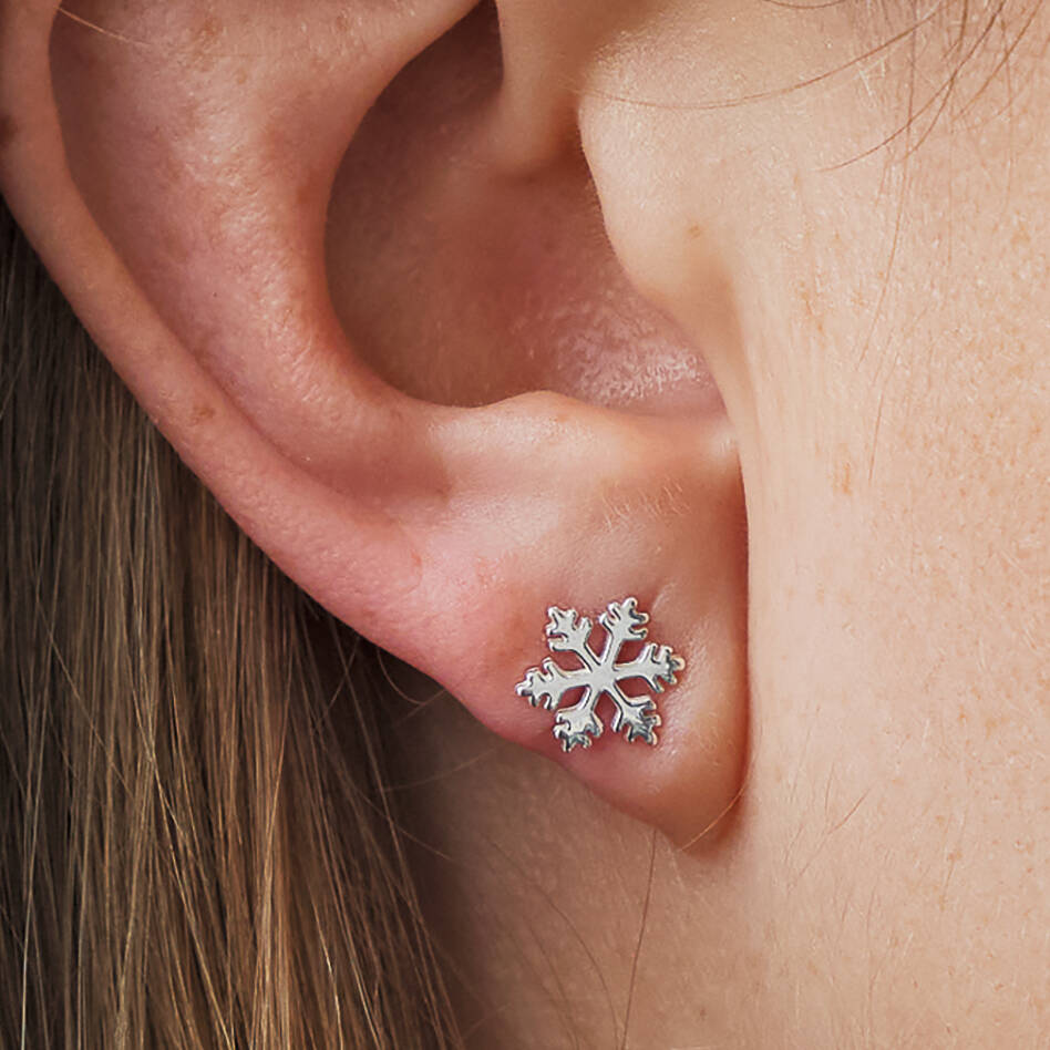 Adorable Snowflake Shaped Stud Earrings – 925 Silver Filled With Cubic Zirconia For Women