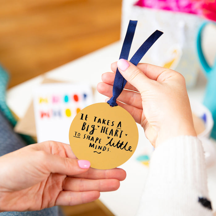 A Big Heart To Shape Little Minds' Teacher Decoration