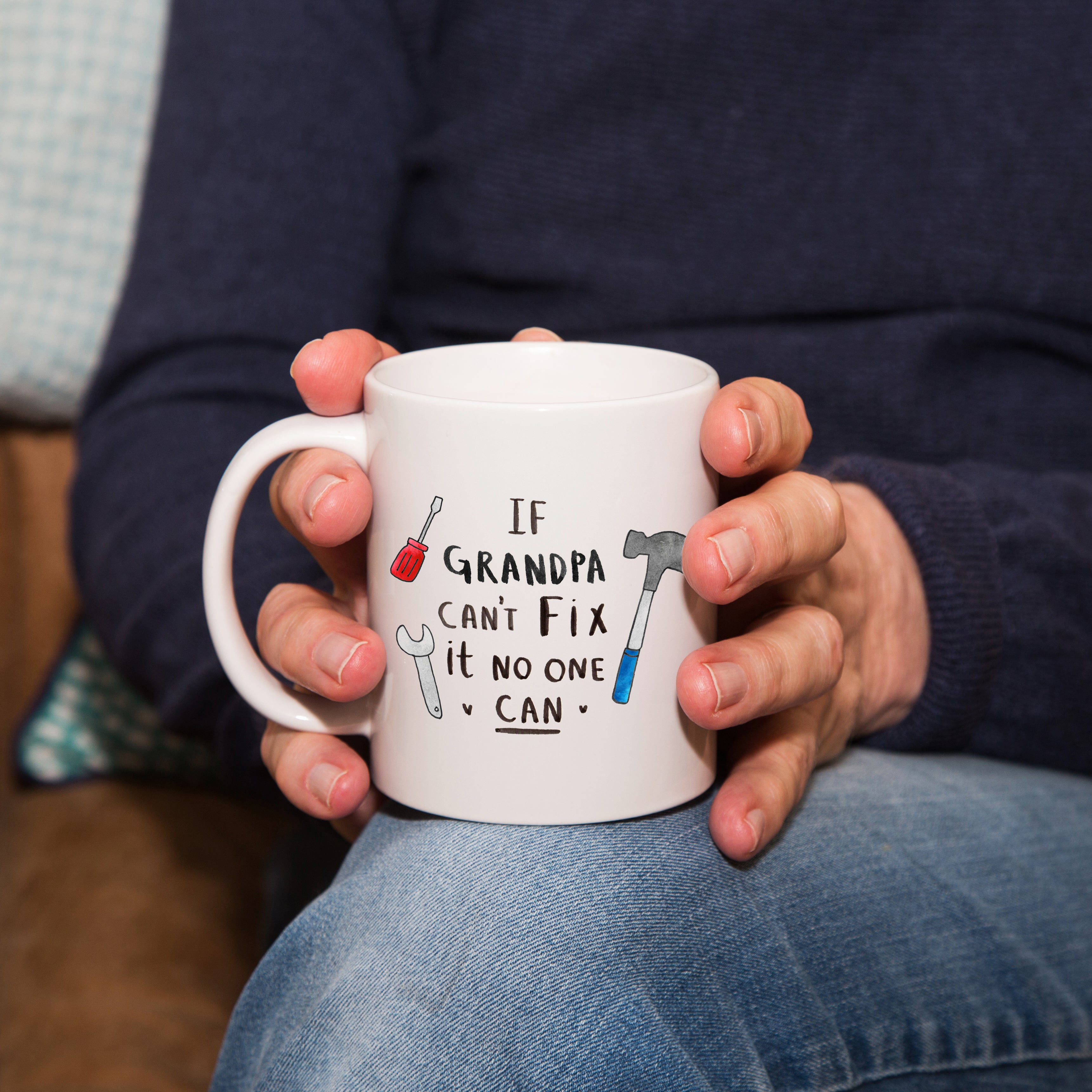 Tazza Per Nonno Stuff4 – Scritta "If Grandad Can't Fix It No One Can" – Ceramica 311g, Lavabile In Lavastoviglie