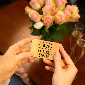 Love At First Swipe' Online Dating Wallet Card